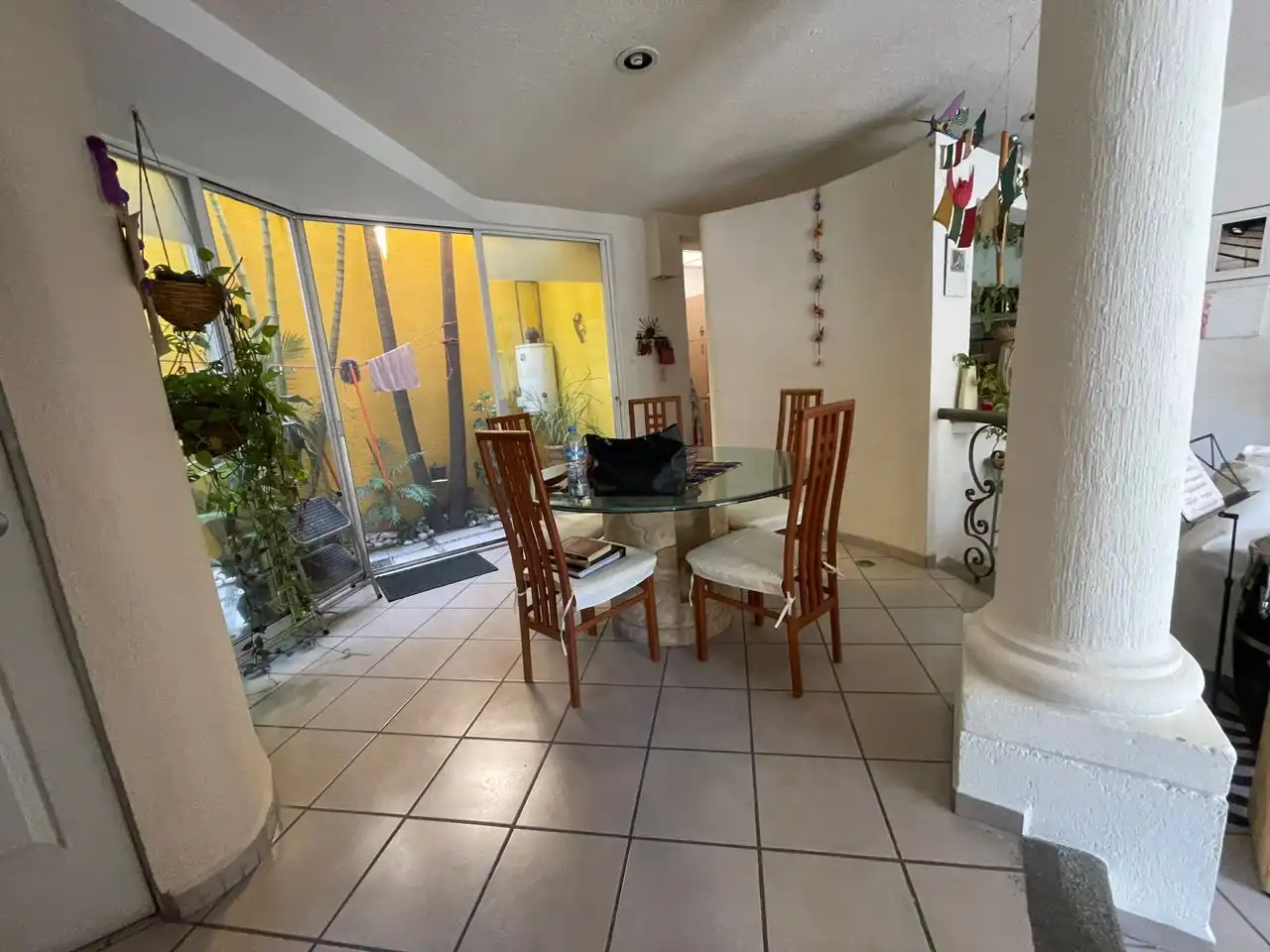 Bonita casa en Lomas de Cortés, condominio portón eléctrico, 3 recamaras, 3.5 baños