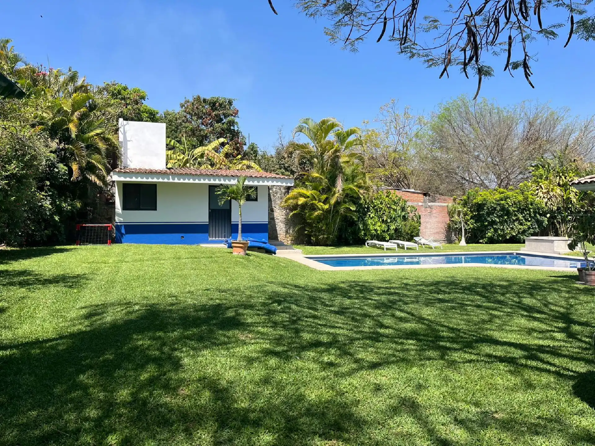 Confortable y Excelente casa en Mazatepec, Morelos, un solo nivel, 5 recamaras, 3 baños, alberca