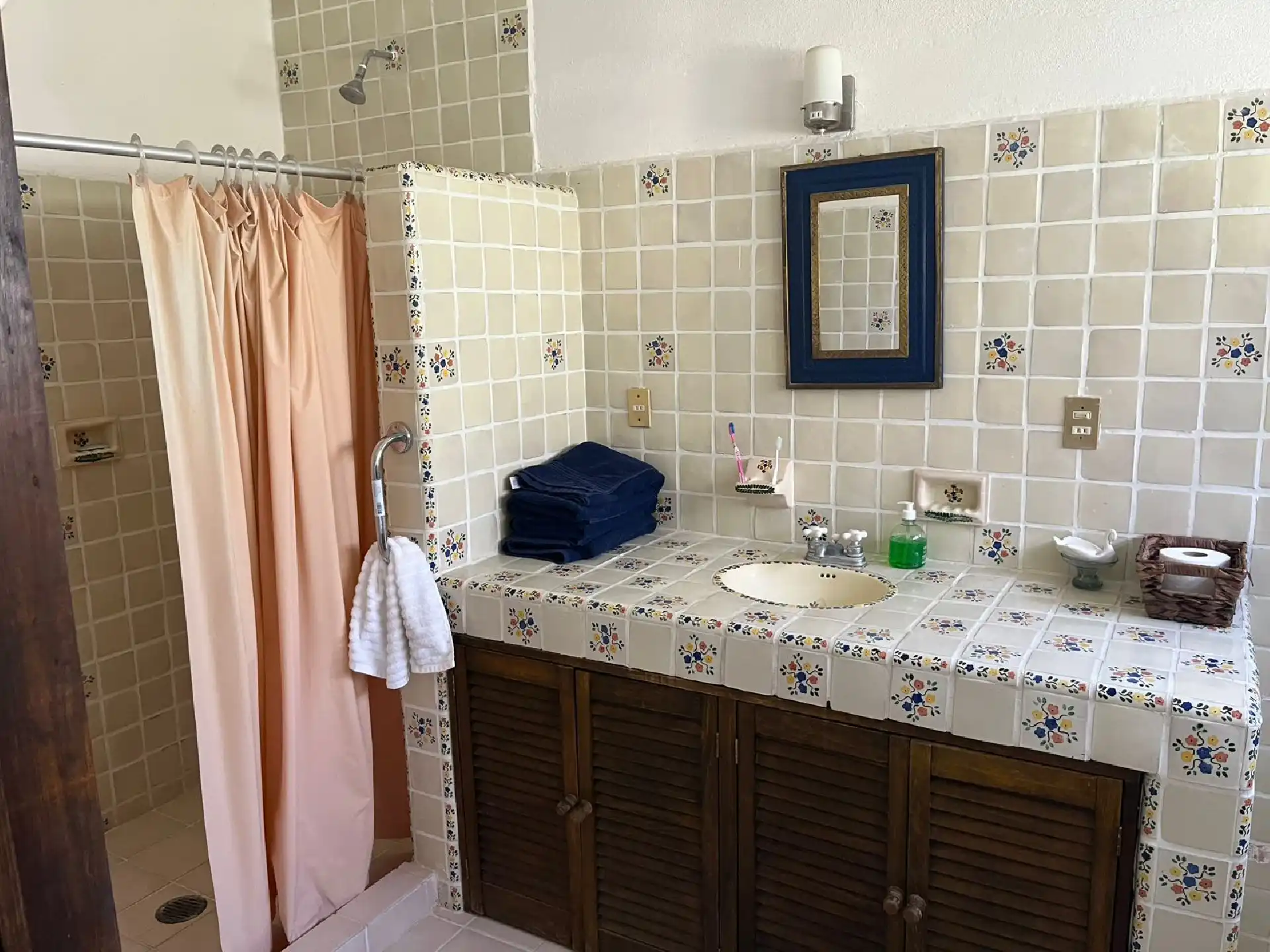 Confortable y Excelente casa en Mazatepec, Morelos, un solo nivel, 5 recamaras, 3 baños, alberca