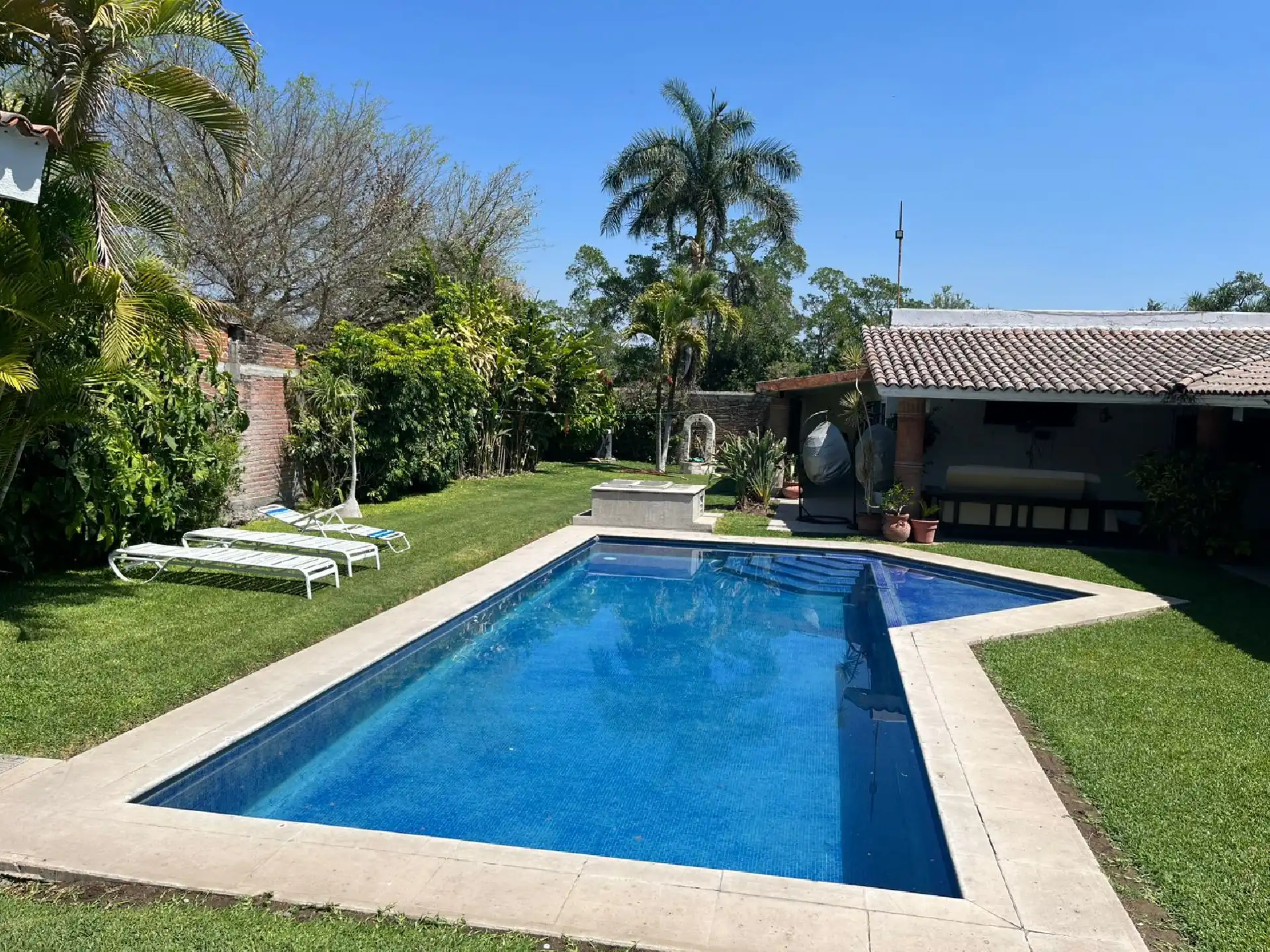 Confortable y Excelente casa en Mazatepec, Morelos, un solo nivel, 5 recamaras, 3 baños, alberca