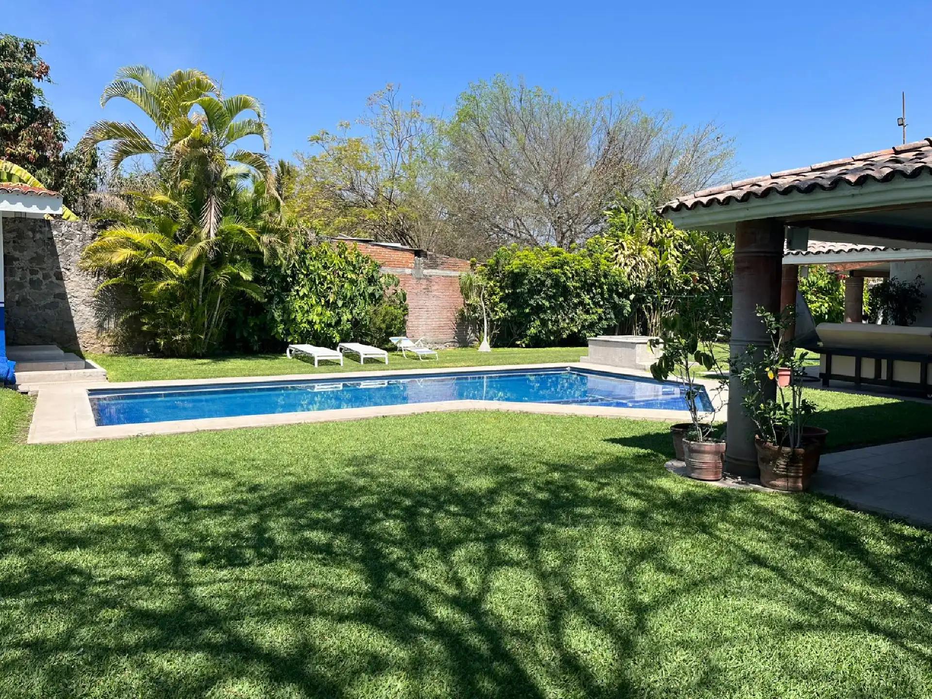 Confortable y Excelente casa en Mazatepec, Morelos, un solo nivel, 5 recamaras, 3 baños, alberca