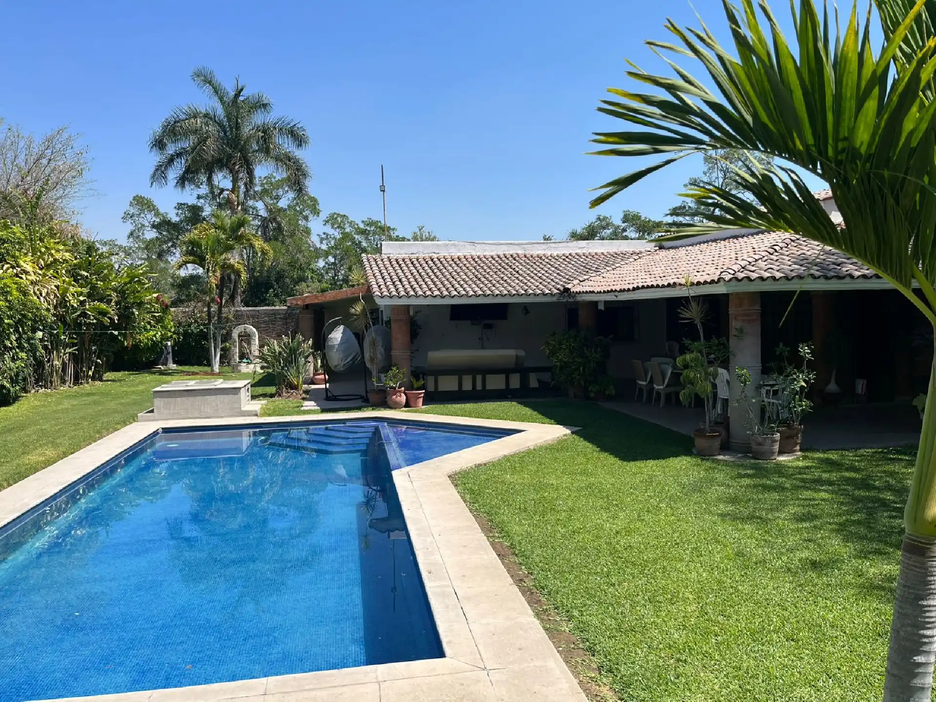 Confortable y Excelente casa en Mazatepec, Morelos, un solo nivel, 5 recamaras, 3 baños, alberca