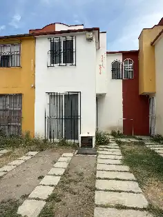 Casa de 2 Recámaras Frente a La Anáhuac, Ideal Para Invertir