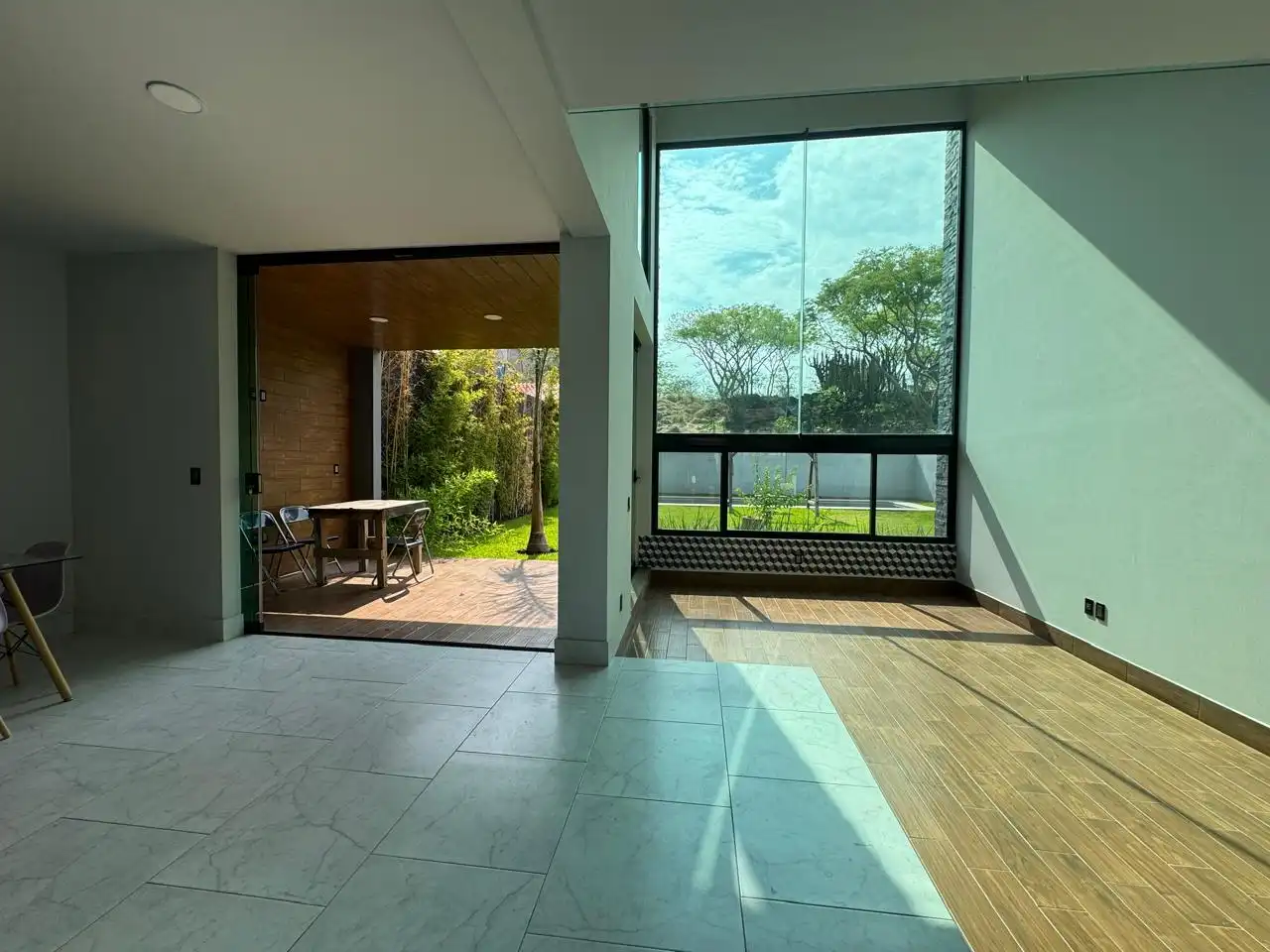 Preciosa casa en Burgos, fraccionamiento con seguridad 24/7. 4 rec, 4 baños, 2 medios baños, alberca