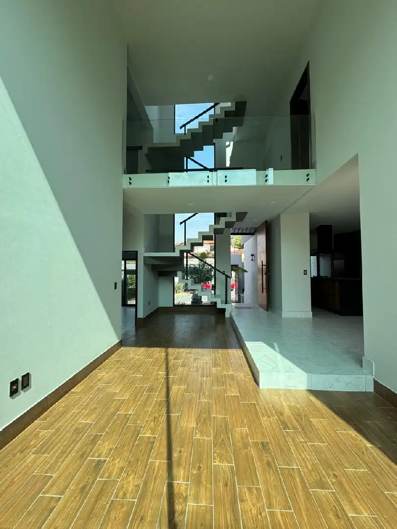 Preciosa casa en Burgos, fraccionamiento con seguridad 24/7. 4 rec, 4 baños, 2 medios baños, alberca