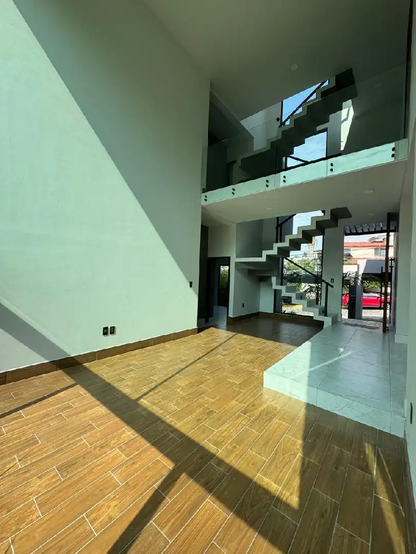 Preciosa casa en Burgos, fraccionamiento con seguridad 24/7. 4 rec, 4 baños, 2 medios baños, alberca