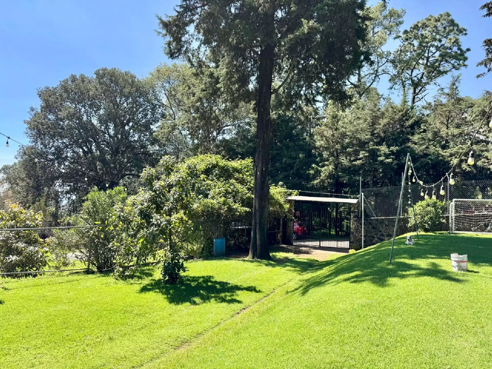 Hermosa casa norte de Cuernavaca, exclusiva zona boscosa sobre la carretera libre Cuernavaca–CDMX,