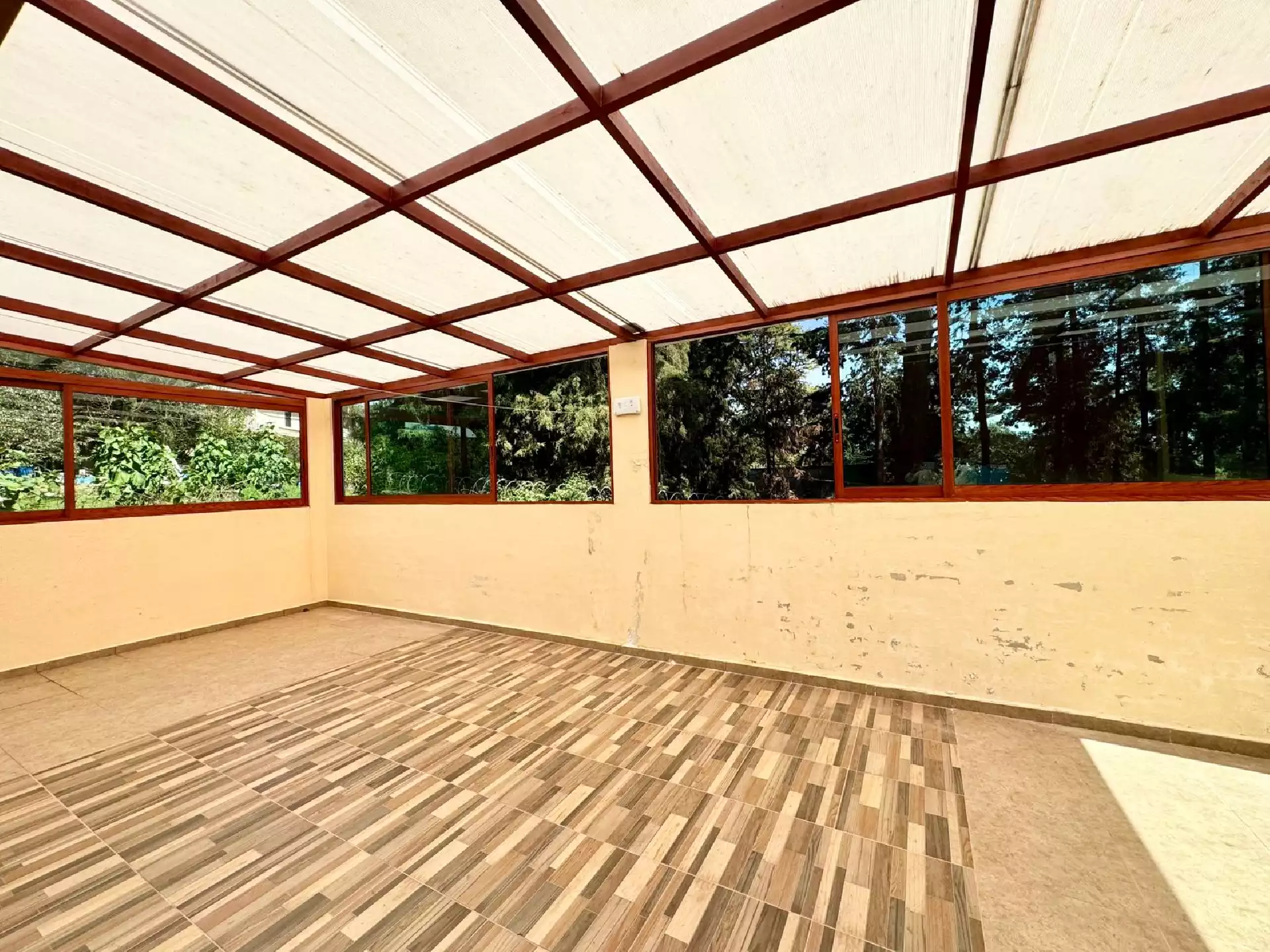 Hermosa casa norte de Cuernavaca, exclusiva zona boscosa sobre la carretera libre Cuernavaca–CDMX,