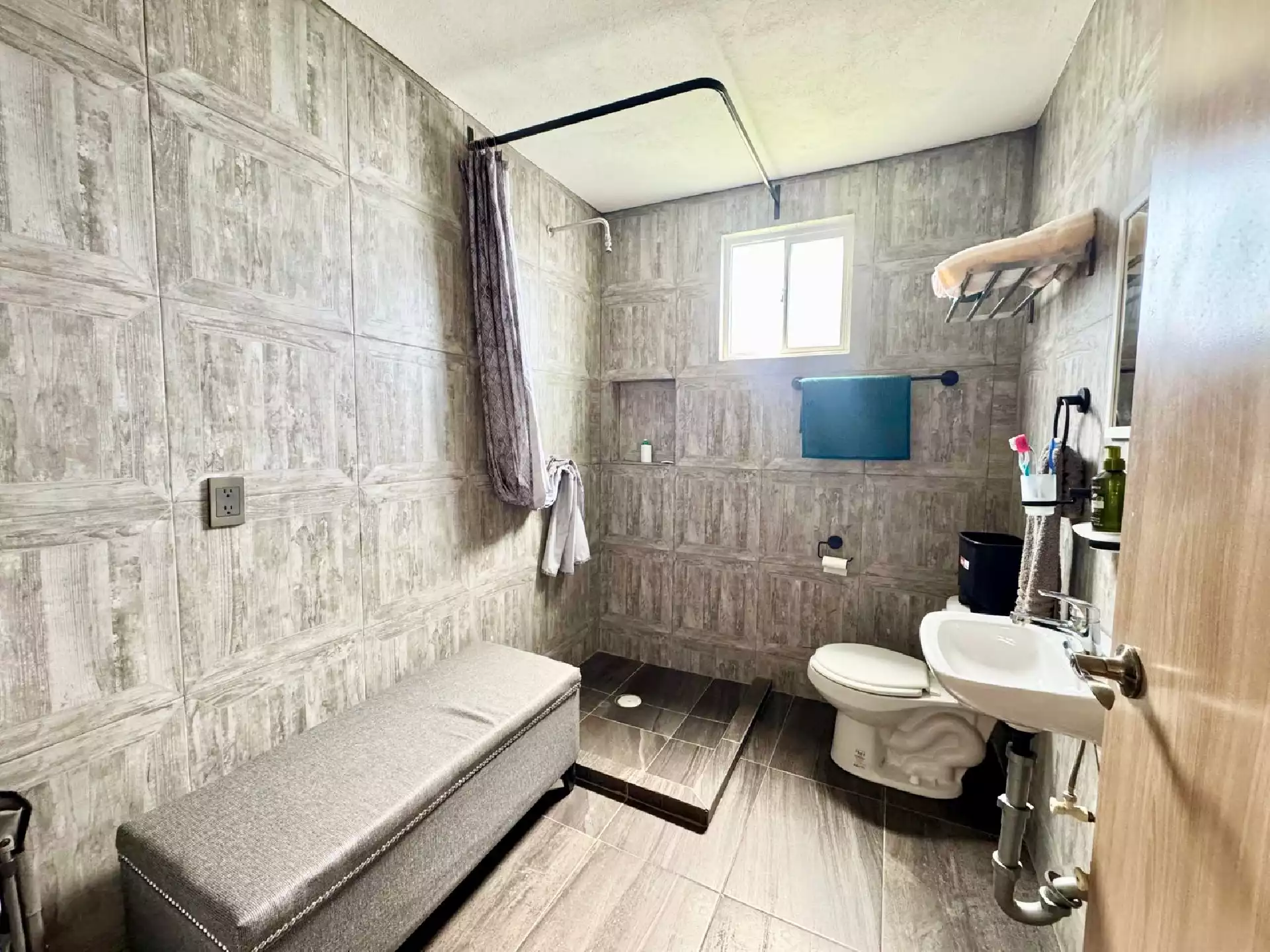 Hermosa casa norte de Cuernavaca, exclusiva zona boscosa sobre la carretera libre Cuernavaca–CDMX,