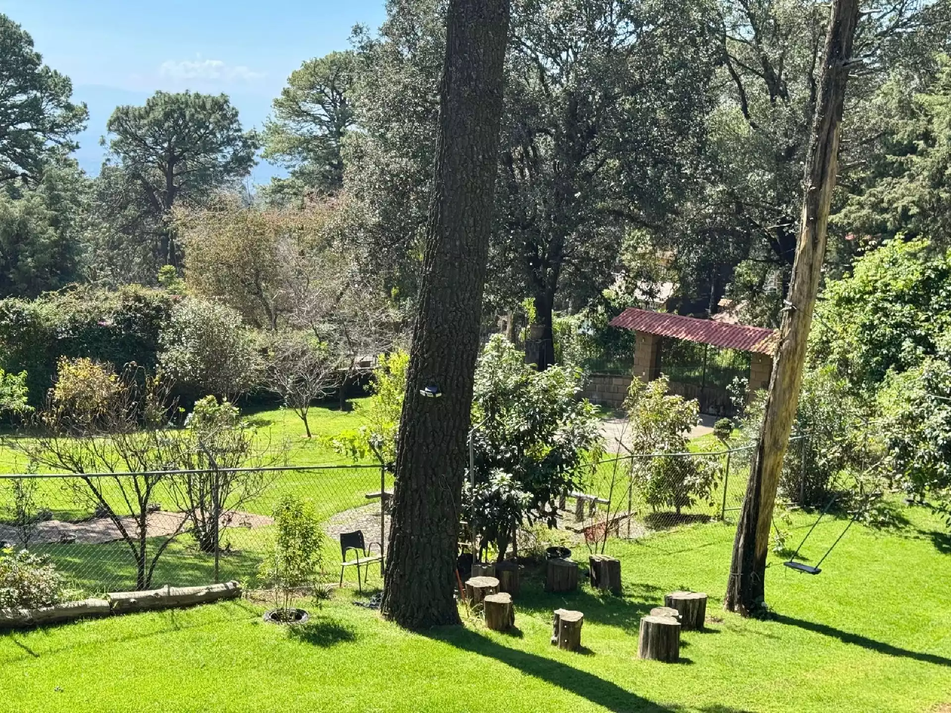 Hermosa casa norte de Cuernavaca, exclusiva zona boscosa sobre la carretera libre Cuernavaca–CDMX,