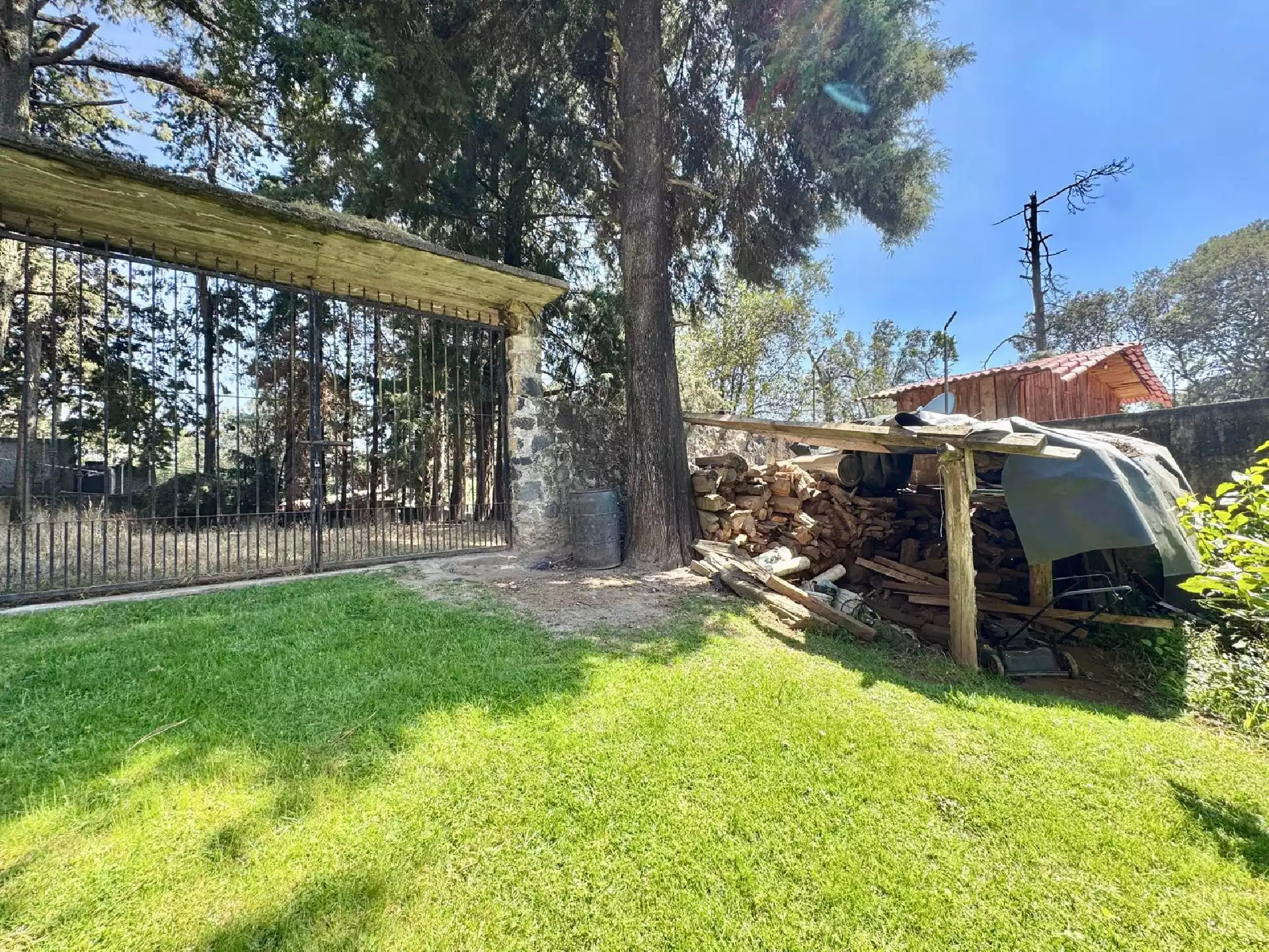 Hermosa casa norte de Cuernavaca, exclusiva zona boscosa sobre la carretera libre Cuernavaca–CDMX,