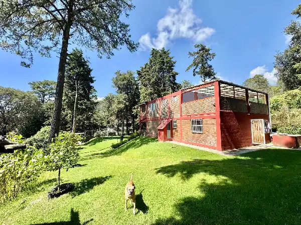 Hermosa casa norte de Cuernavaca, exclusiva zona boscosa sobre la carretera libre Cuernavaca–CDMX,