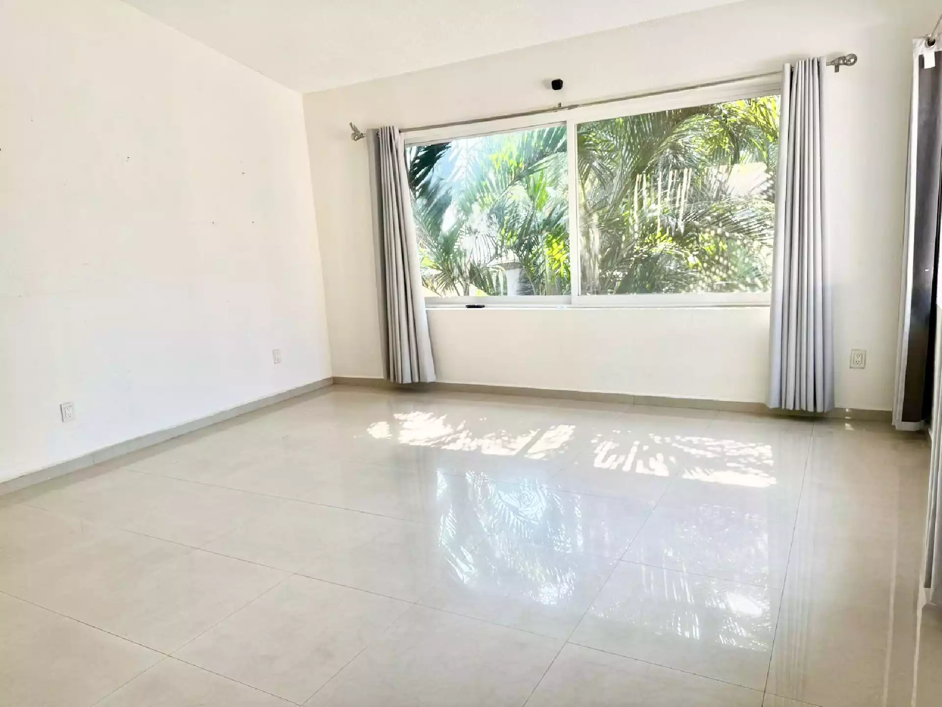 Hermosa residencia acabados de lujo fraccion vigilancia 24/7 en Palmira Tinguindin