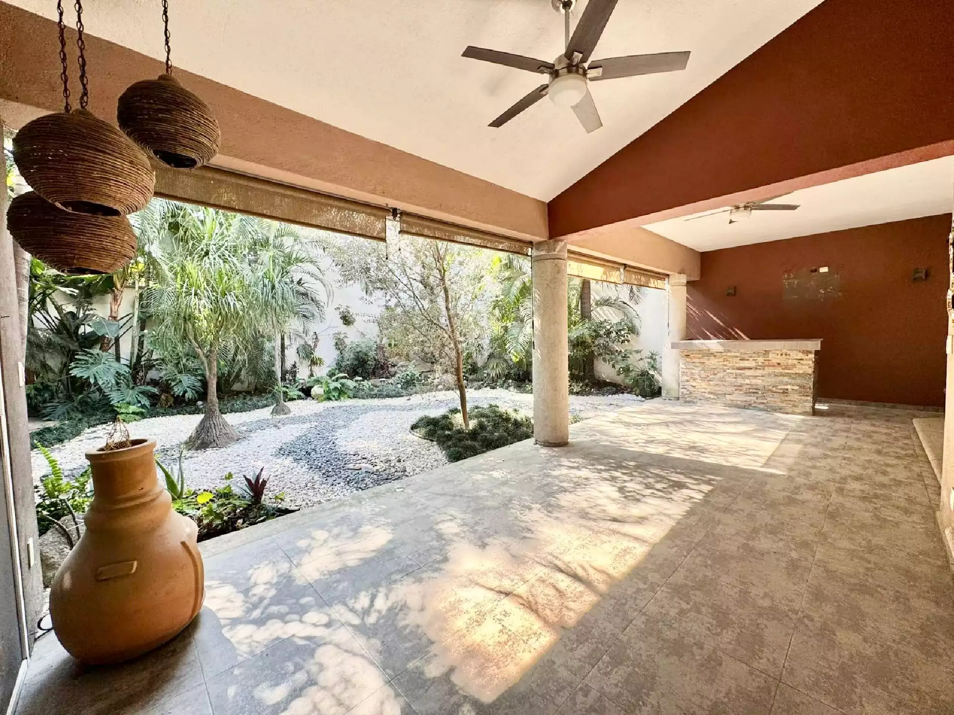 Hermosa residencia acabados de lujo fraccion vigilancia 24/7 en Palmira Tinguindin