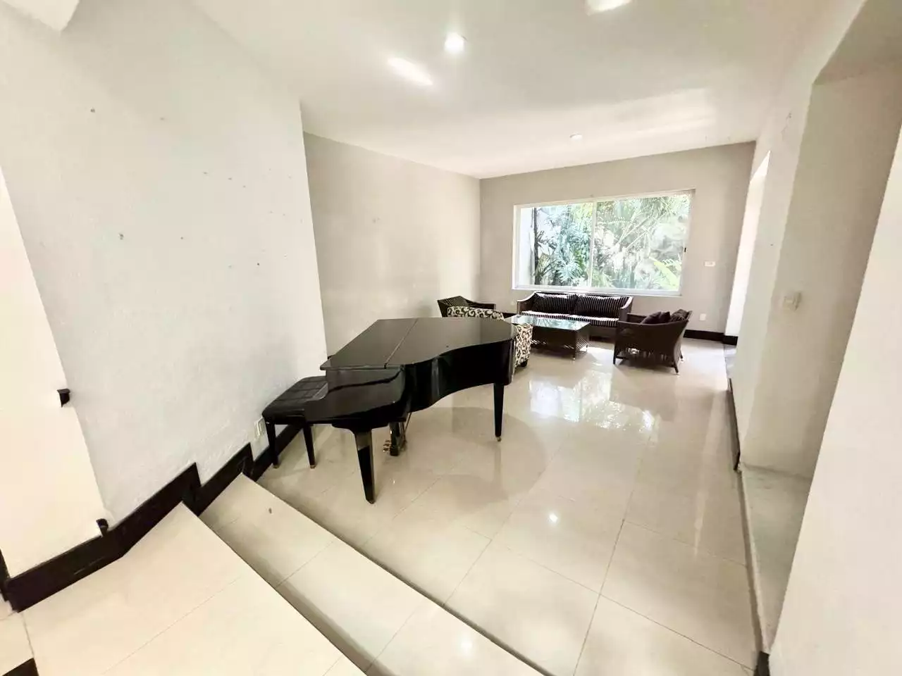 Hermosa residencia acabados de lujo fraccion vigilancia 24/7 en Palmira Tinguindin