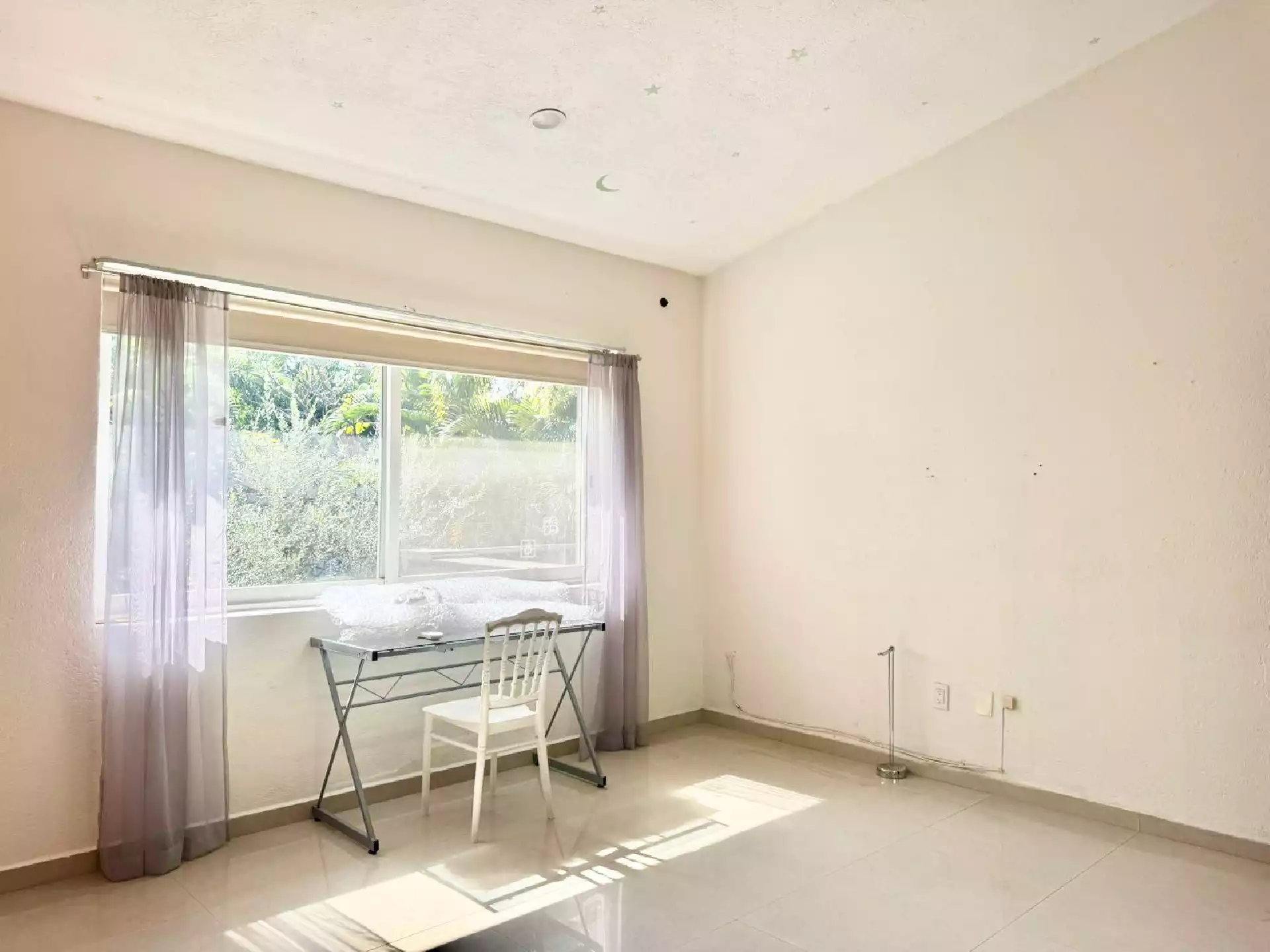 Hermosa residencia acabados de lujo fraccion vigilancia 24/7 en Palmira Tinguindin