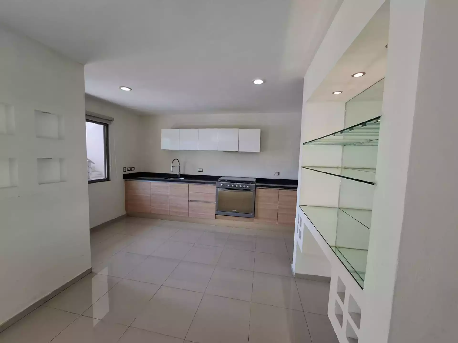 En renta hermoso y céntrico departamento a unos metros de Real San Juan, colonia Chapultepec.