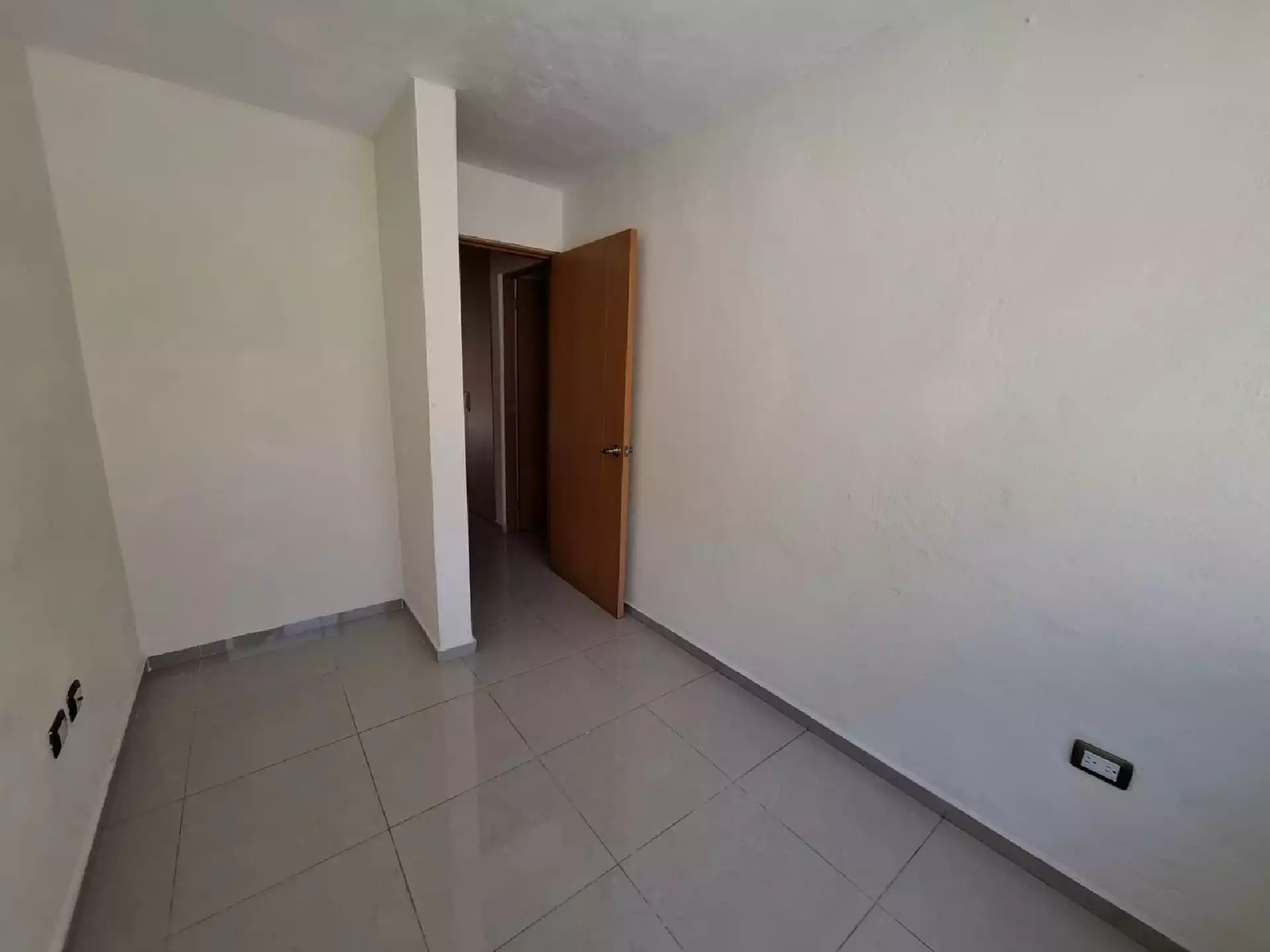 En renta hermoso y céntrico departamento a unos metros de Real San Juan, colonia Chapultepec.
