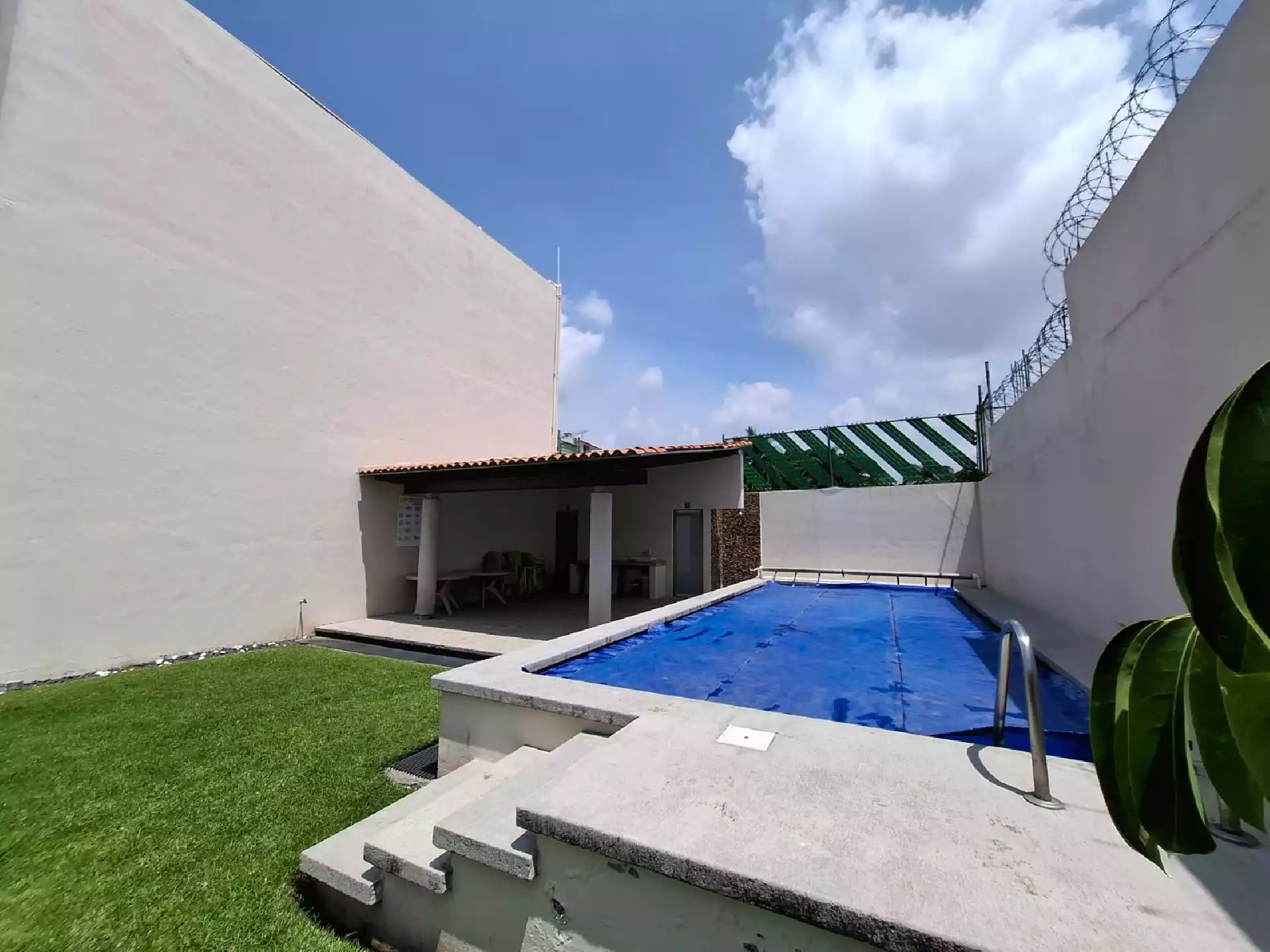 En renta hermoso y céntrico departamento a unos metros de Real San Juan, colonia Chapultepec.