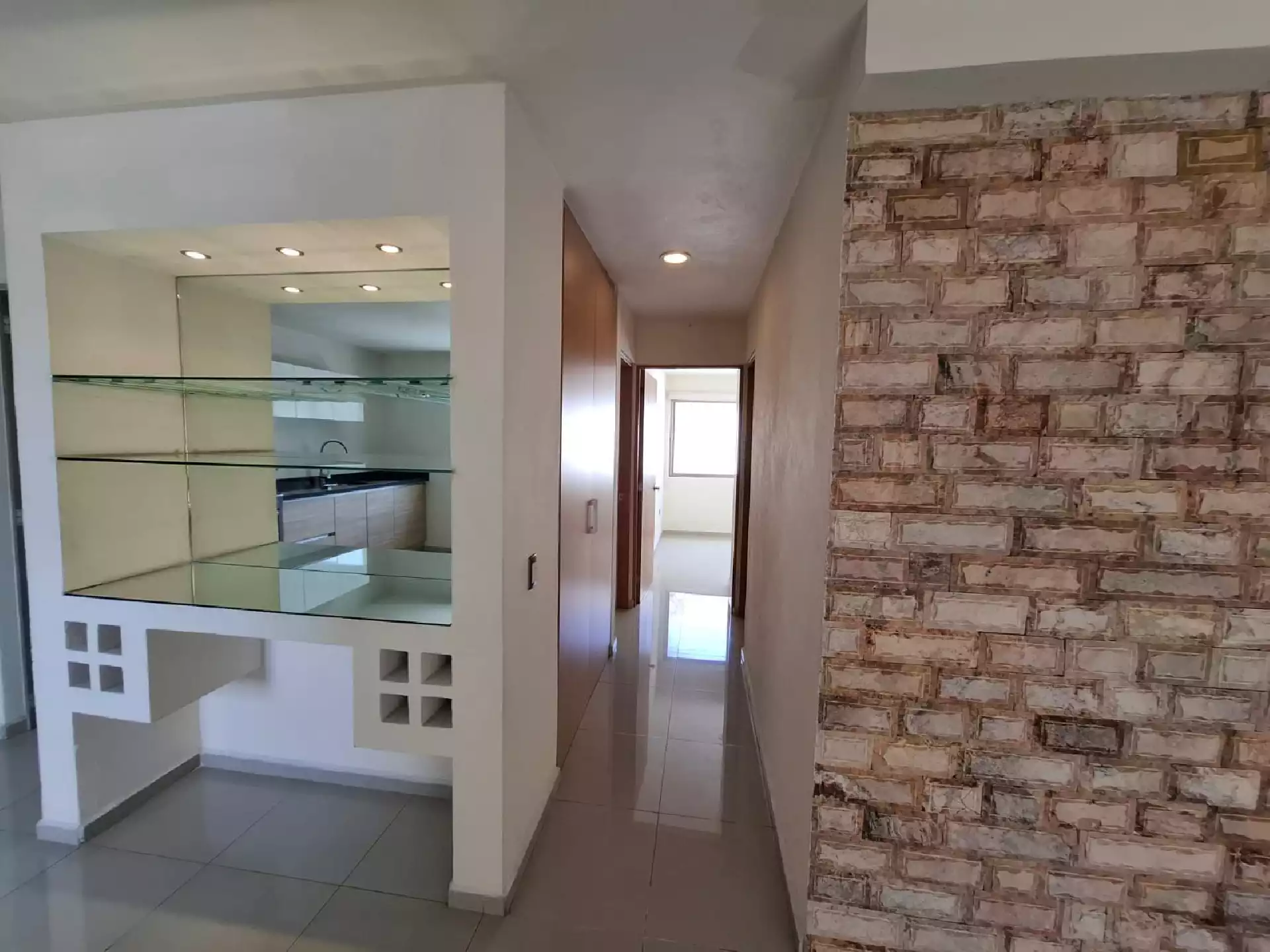 En renta hermoso y céntrico departamento a unos metros de Real San Juan, colonia Chapultepec.