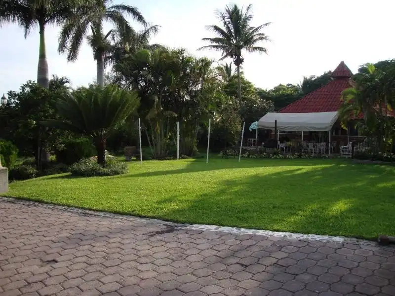 CASA EN GRANJAS MERIDA CON GRAN TERRENO