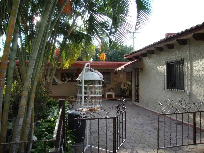 CASA EN GRANJAS MERIDA CON GRAN TERRENO
