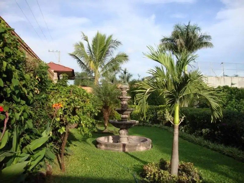 CASA EN GRANJAS MERIDA CON GRAN TERRENO