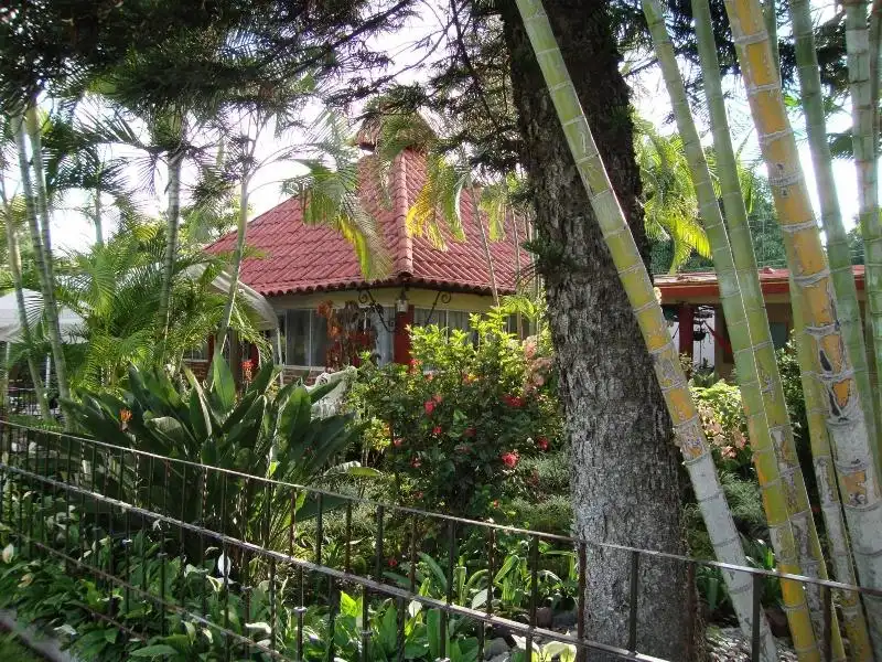 CASA EN GRANJAS MERIDA CON GRAN TERRENO