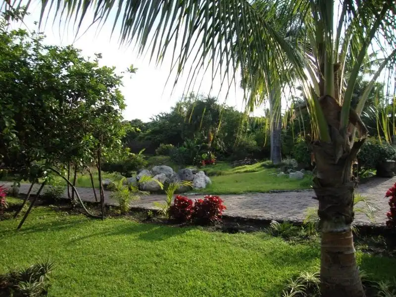 CASA EN GRANJAS MERIDA CON GRAN TERRENO