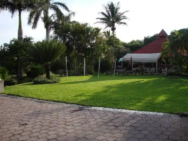 CASA EN GRANJAS MERIDA CON GRAN TERRENO