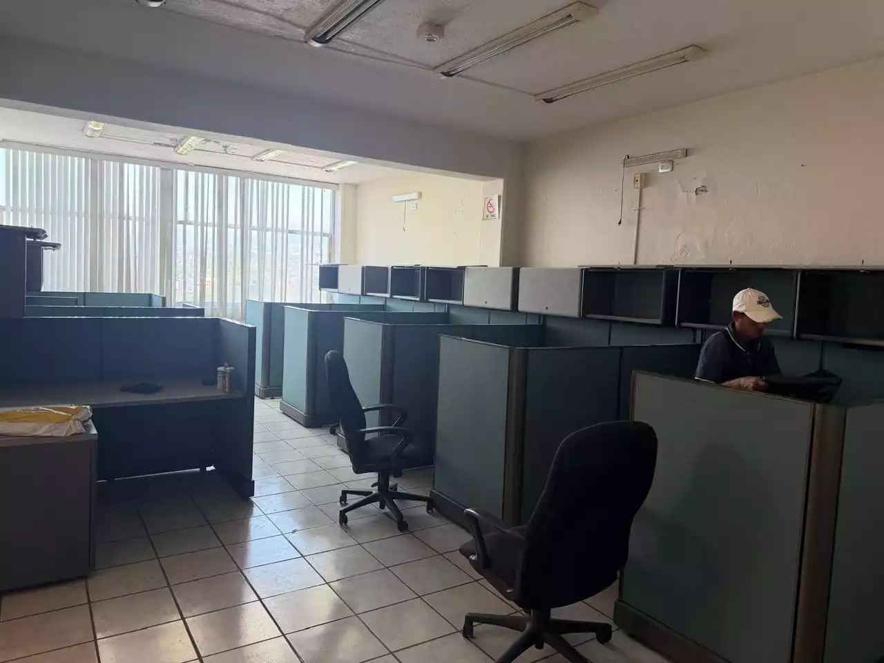 EDIFICIO  DE 3 NIVELES EN  RENTA O VENTA EN TEOPANZOLCO CUERNAVACA