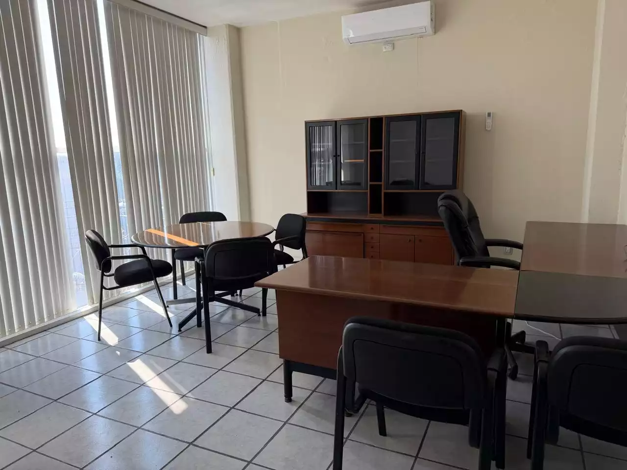 EDIFICIO  DE 3 NIVELES EN  RENTA O VENTA EN TEOPANZOLCO CUERNAVACA