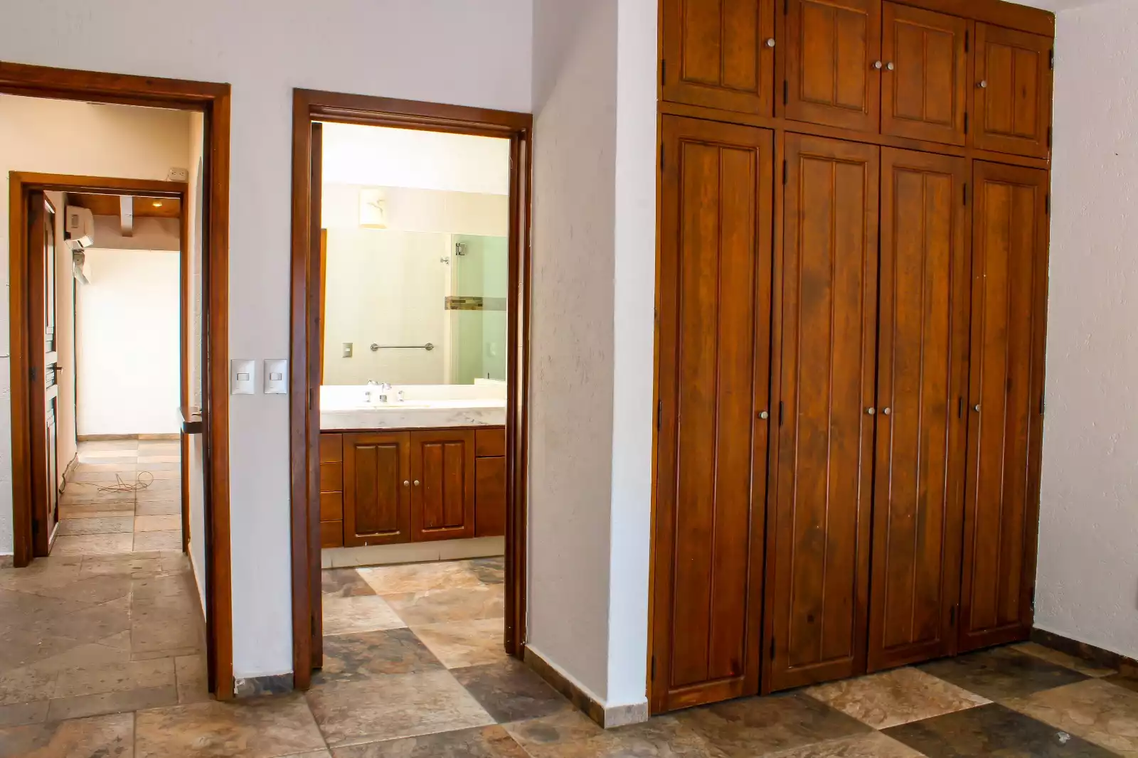 CASA EN RENTA Y VENTA – UNA SOLA PLANTA EN VISTA HERMOSA, CUERNAVACA.
