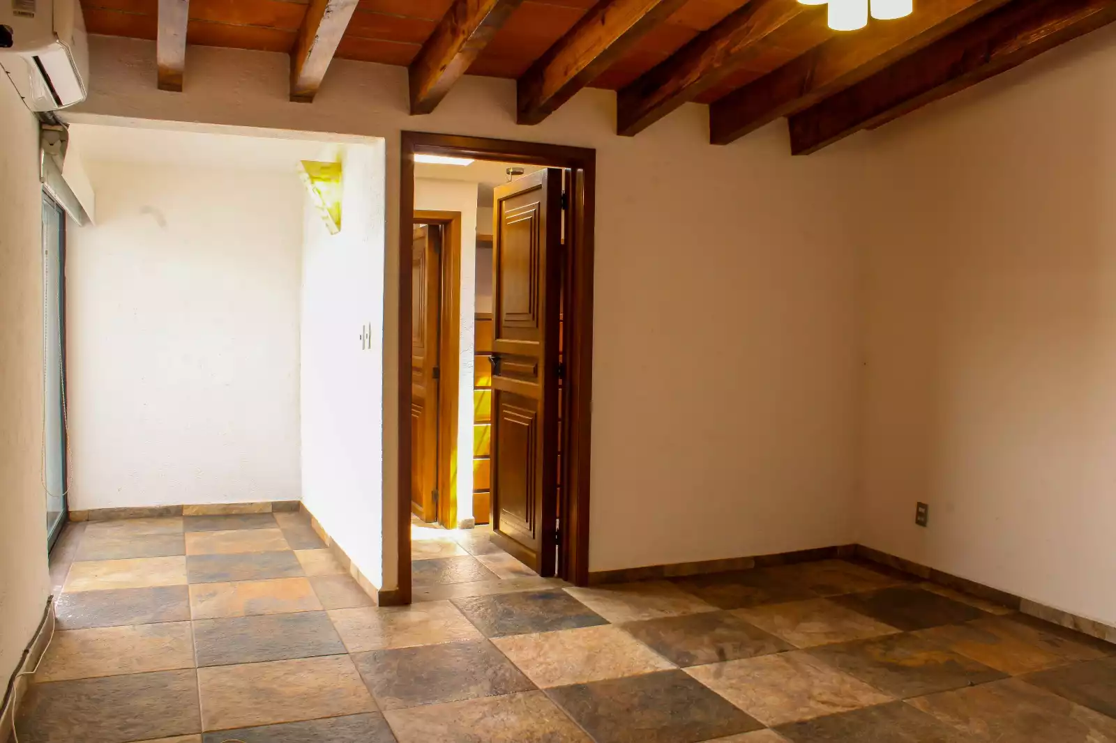 CASA EN RENTA Y VENTA – UNA SOLA PLANTA EN VISTA HERMOSA, CUERNAVACA.