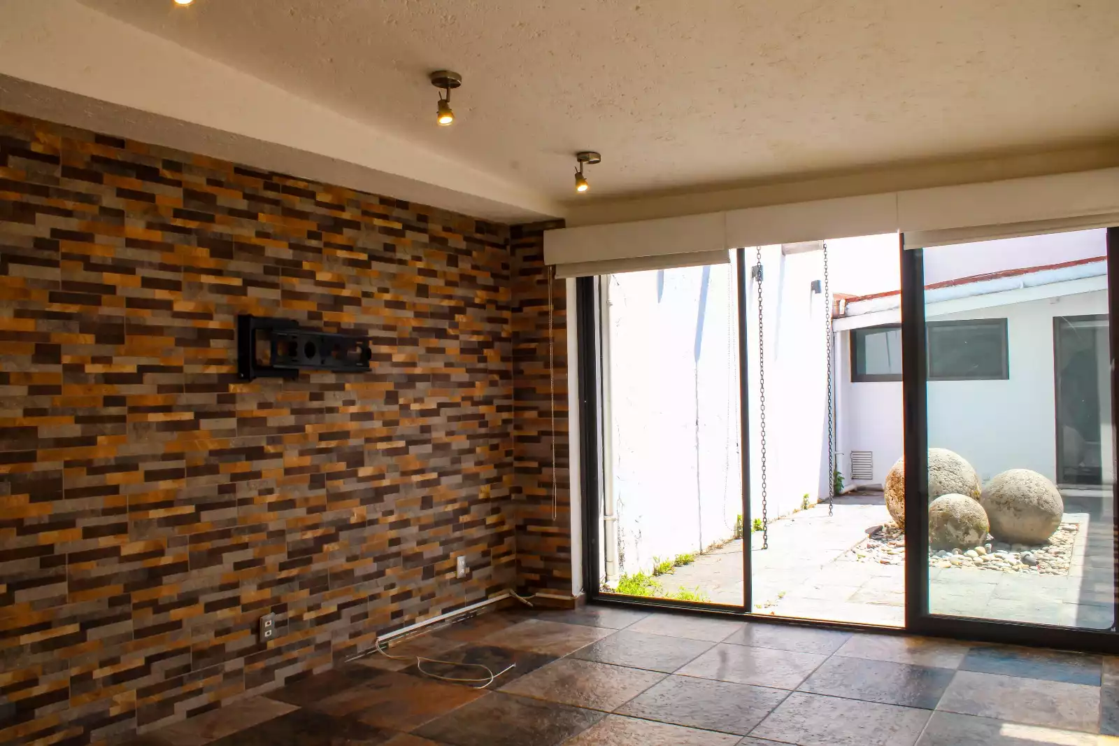 CASA EN RENTA Y VENTA – UNA SOLA PLANTA EN VISTA HERMOSA, CUERNAVACA.