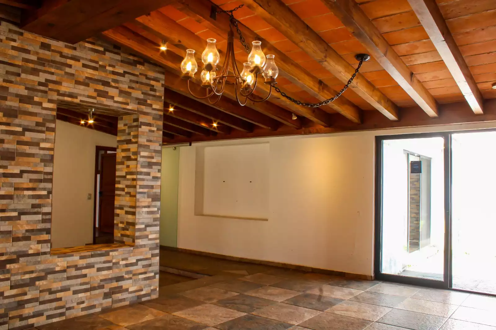 CASA EN RENTA Y VENTA – UNA SOLA PLANTA EN VISTA HERMOSA, CUERNAVACA.