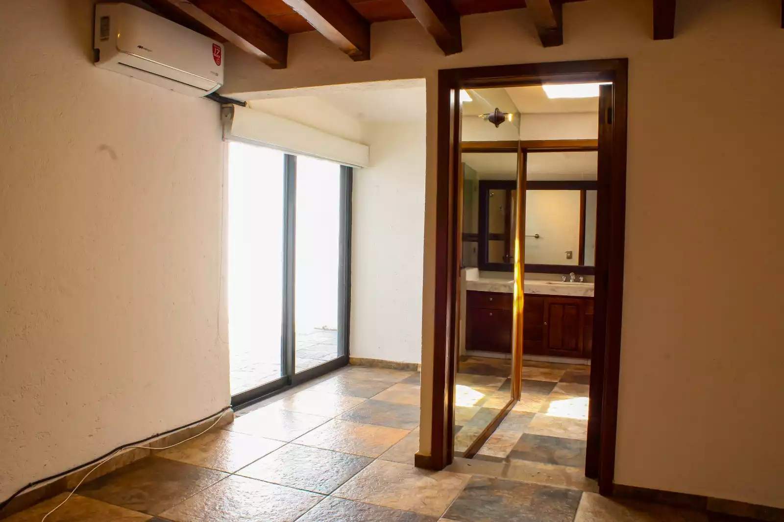 CASA EN RENTA Y VENTA – UNA SOLA PLANTA EN VISTA HERMOSA, CUERNAVACA.