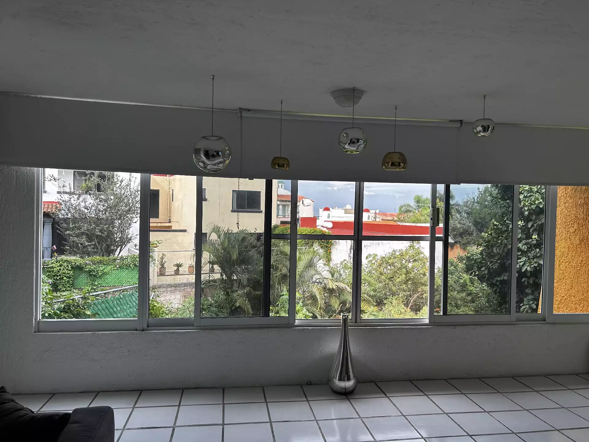 Ubicada al norte de Cuernavaca, Morelos, zona con clima fresco y agradable.