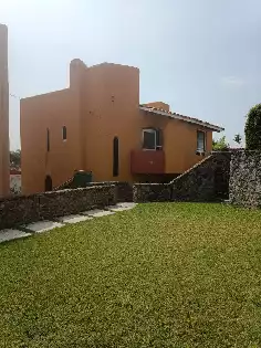Ubicada al norte de Cuernavaca, Morelos, zona con clima fresco y agradable.