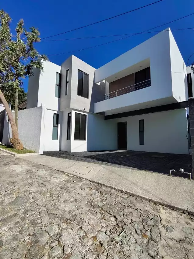 CASA EN VENTA EN RANCHO CORTES