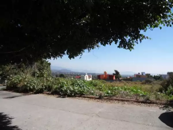 Terreno Comercial en Lomas de Ahuatlan