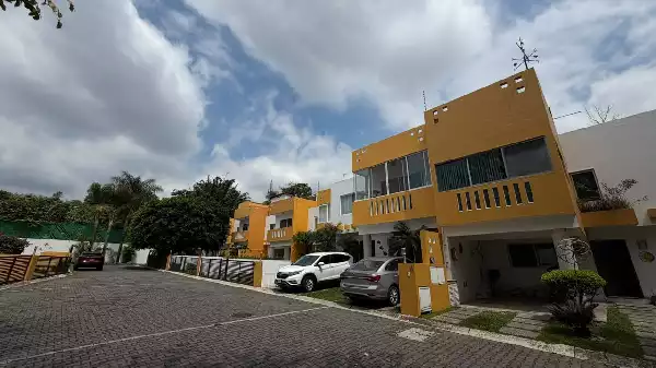 VENTA O RENTA DE CASA CON ALBERCA EN CUERNAVACA clave CC356