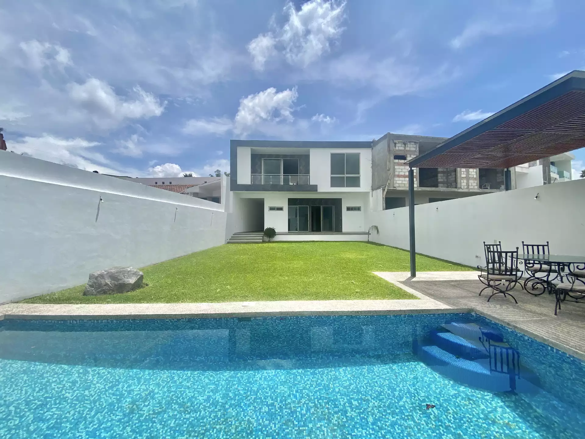 Casa en PREVENTA con Vigilancia en Fraccionamiento Burgos de Cuernavaca