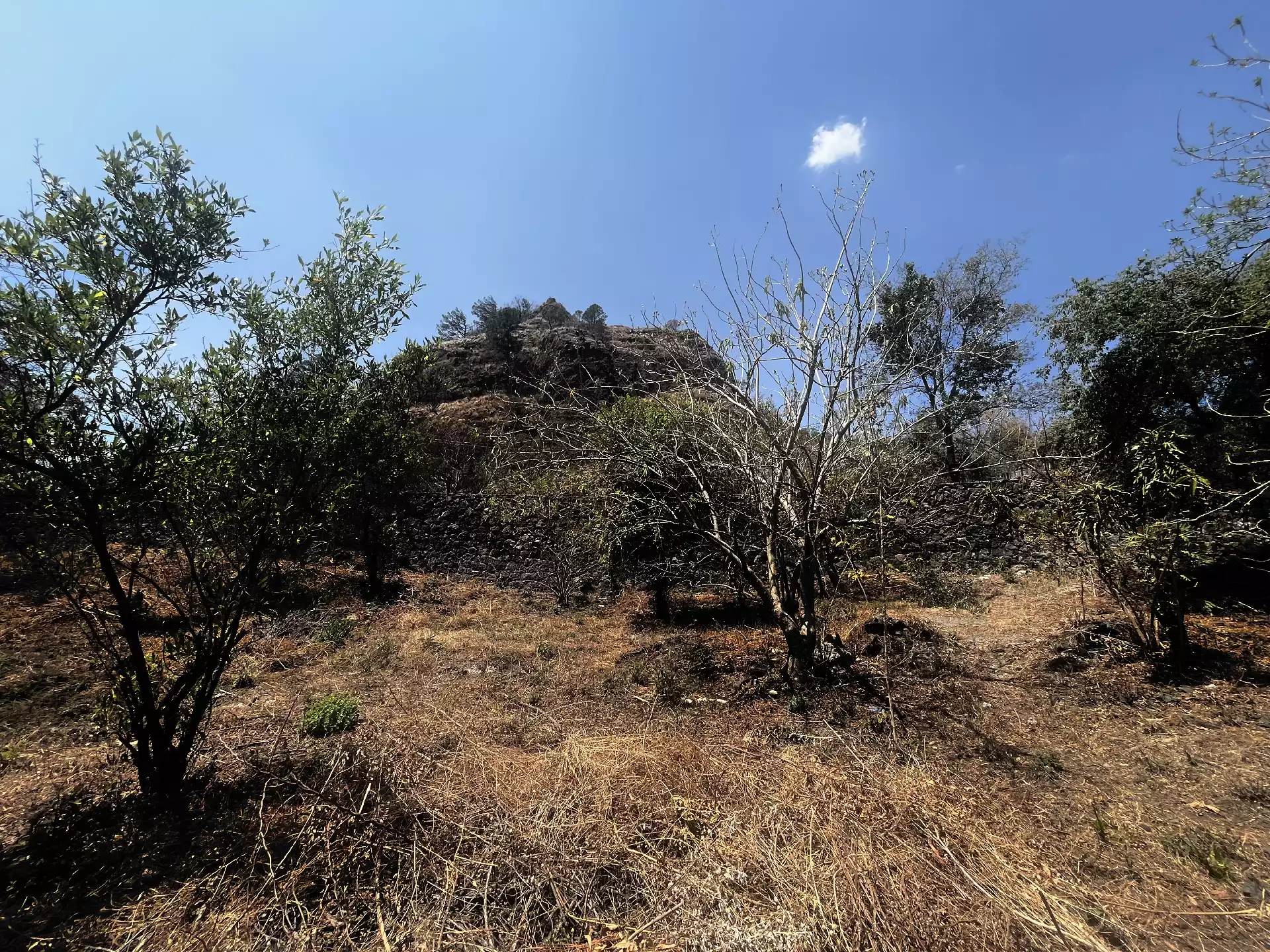 Terreno en Venta en Privada con Portón de acceso en Tepoztlán Morelos