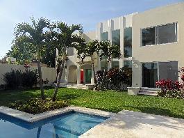 CASA EN SUMIYA, ESTILO MODERNO CON RECÁMARA EN PLANTA BAJA