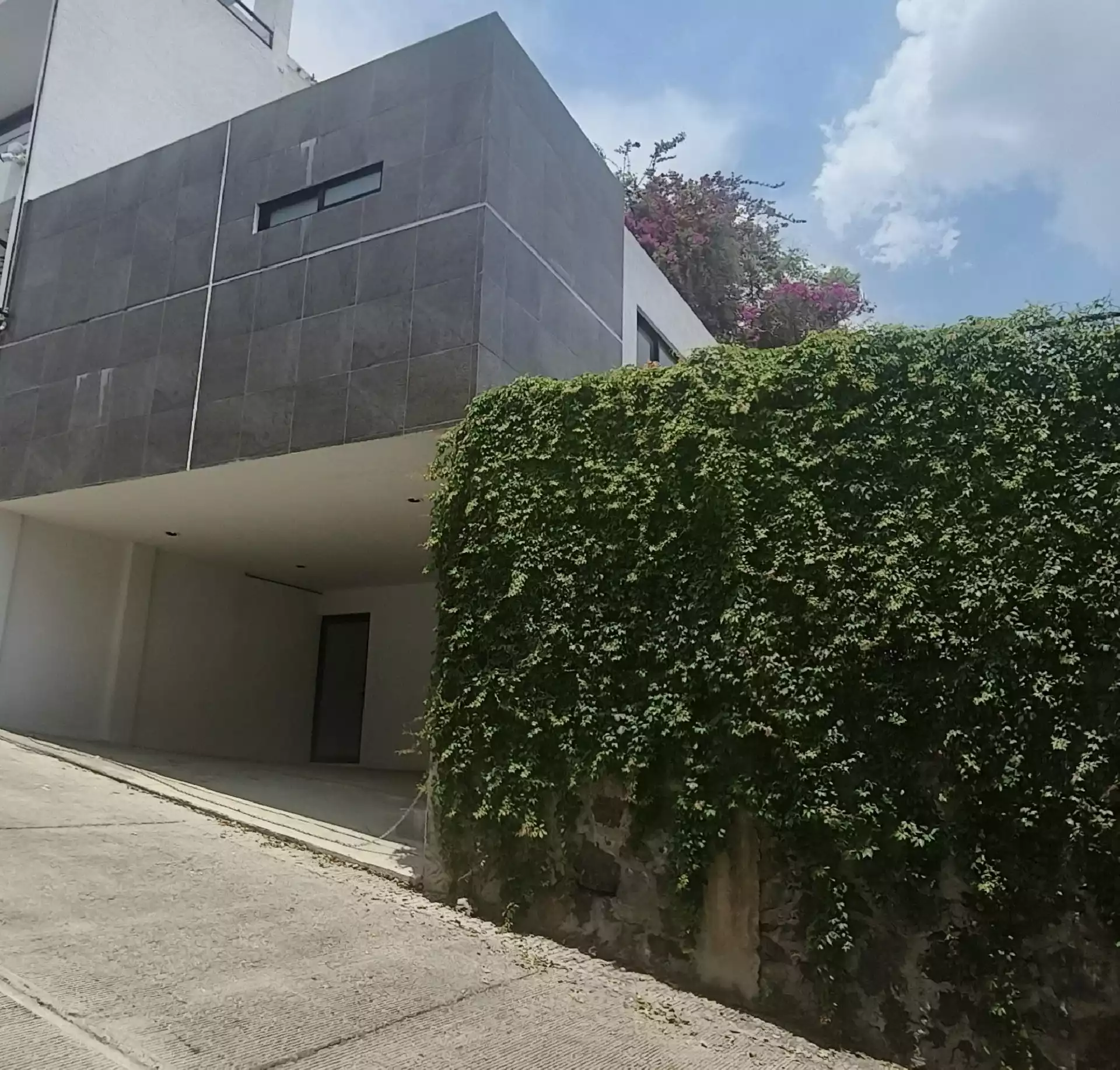 CASA EN VENTA CON VIGILANCIA EN DELICIAS ZONA  DORADA  CUERNAVACA, MORELOS