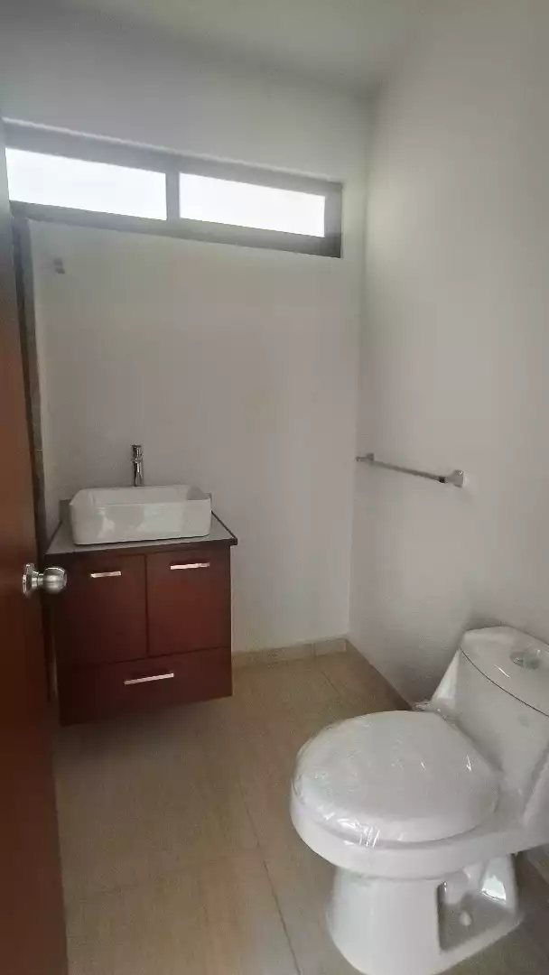 CASA EN VENTA CON VIGILANCIA EN DELICIAS ZONA  DORADA  CUERNAVACA, MORELOS
