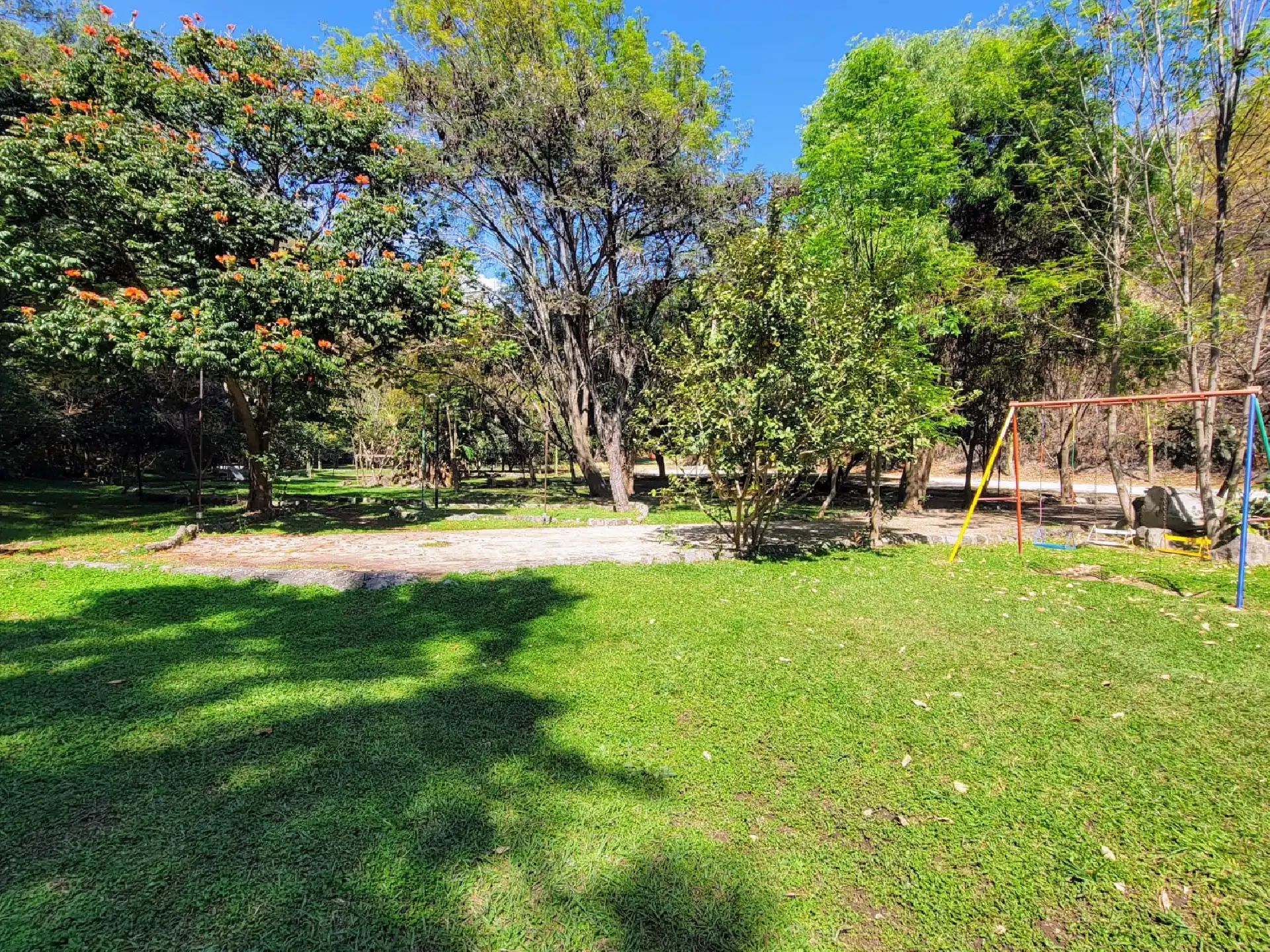 CASA EN  VENTA  EN  FRACCIONAMIENTO. CON  VIGILANCIA LA  CAÑADA  CUERNAVACA MORELOS