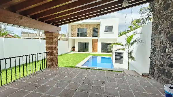 CASA SOLA CON VIGILANCIA EN RENTA O VENTA EN BURGOS. TEMIXCO MORELOS