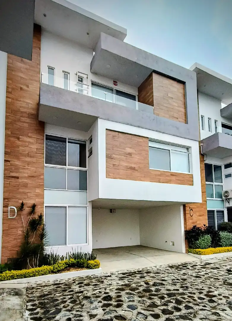 CASA EN PRIVADA DE 8 CASAS EN LOMAS TRUJILLO EN TEMIXCO MORELOS